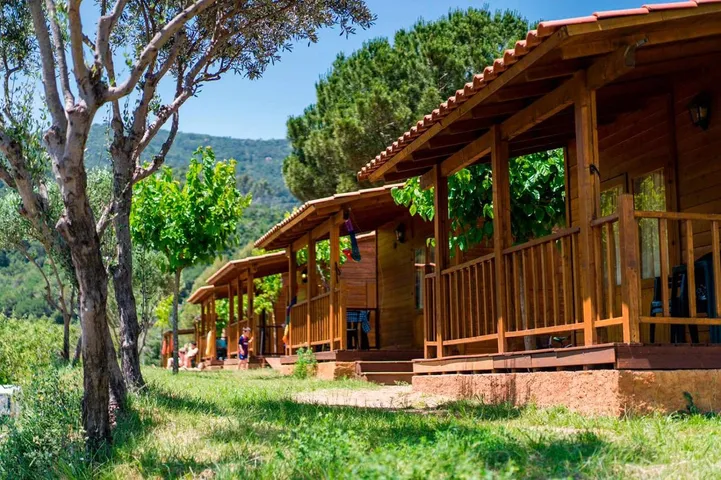 Camping para 5 personas, con piscina además de piscina para niños y jardín, Se admiten mascotas - 1