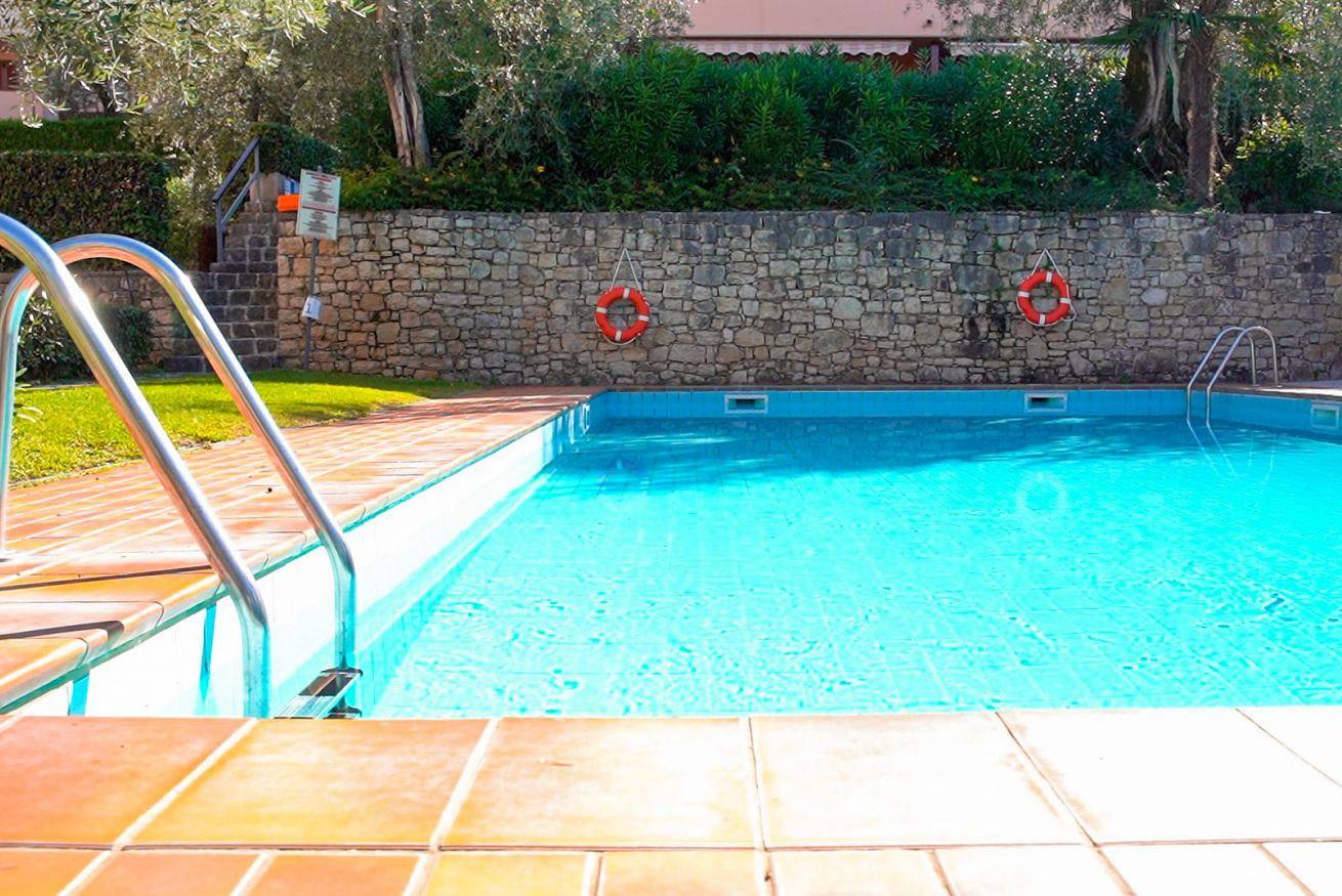 Ganze Wohnung, Ferienwohnung für 2 Personen mit Pool in Brenzone, Gardasee-Berge