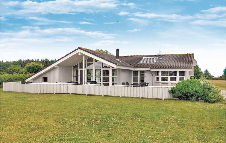 Ferieudlejning for 10 personer, med Terrasse og Jacuzzi såvel som Have og Sauna i Hasmark