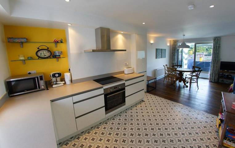 Location de vacances pour 6 personnes, avec vue sur le lac ainsi que vue et jardin à Kinsale - 4