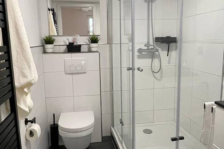 Ganze Wohnung, Große 120qm Fewo -Balkon seitlicher Blick zum Bach-2 Bāder- Natur &Wandern in Witzenhausen, Werra-Meißner-Kreis