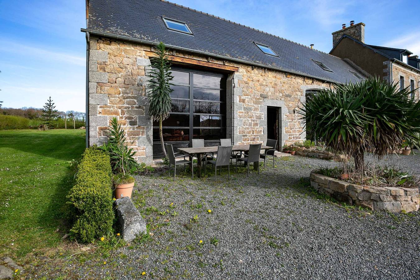 Maison de vacances 'Gite La Grange Cheval Rouge 4 Pers' avec piscine partagée in Prat, Région de Lannion