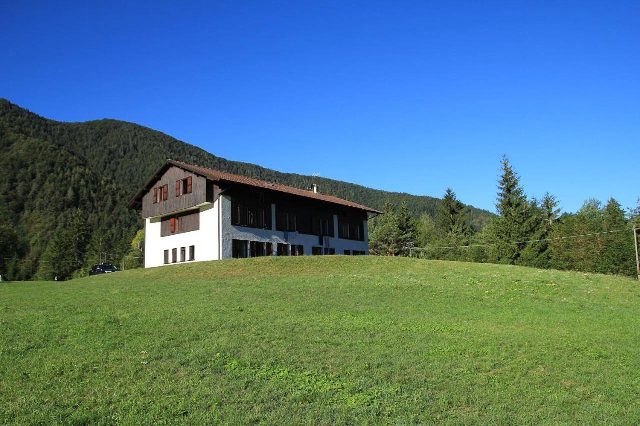 Villaggio Santa Lucia Nel Bosco e nei Pascoli della Valle di Ledro in Tiarno di Sotto, Ledro