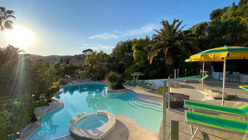 Hôtel pour 2 personnes, avec jardin et piscine