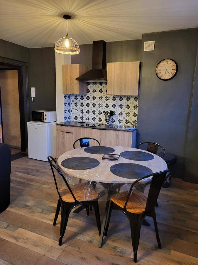 Appartement entier, Appartement rénové avec place de stationnement gratuit in Leffrinckoucke, Côte des dunes de Flandres