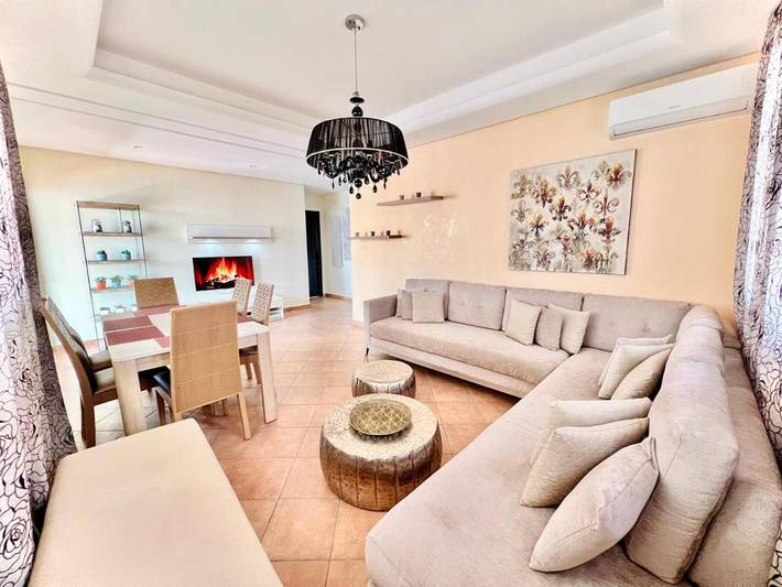 Appartement de vacances pour 5 personnes, avec jardin et piscine ainsi que balcon et vue