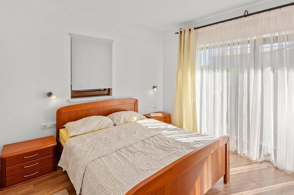Wunderschöne Villa Nira mit Swimmingpool in Barat, Zentralistrien