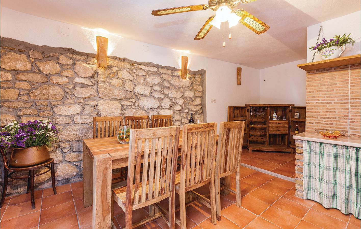 Modernes 2-Zimmer-Apartment mit Terrasse, 1 km vom Strand entfernt und WLAN in Punat, Krk