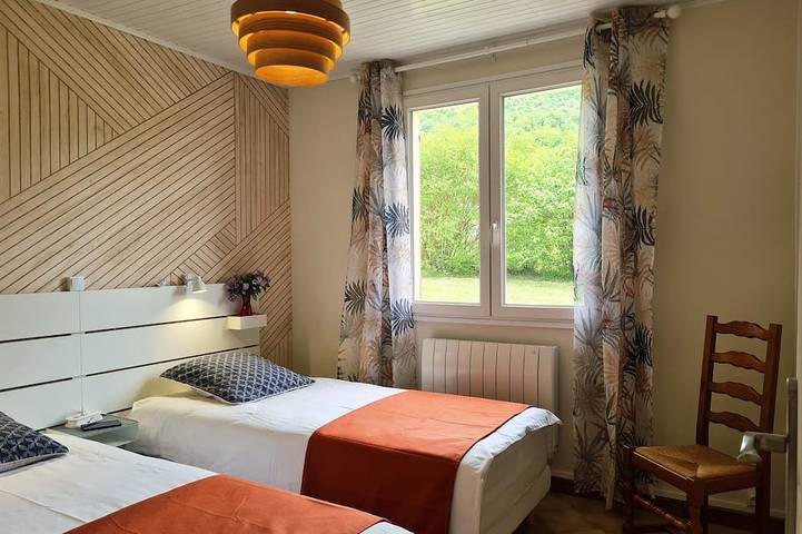 Location de vacances pour 6 personnes, avec jardin ainsi que piscine et terrasse, animaux acceptés à Banon - 3