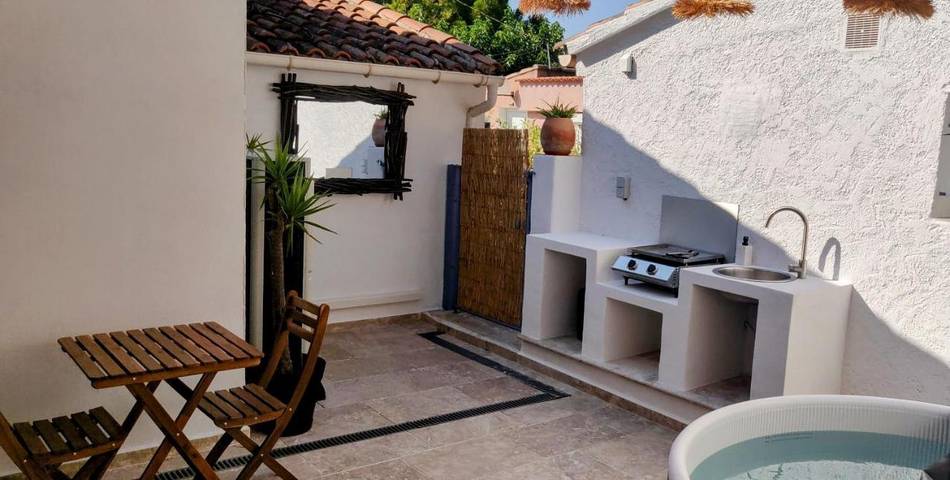 Gîte pour 2 personnes, avec vue et terrasse ainsi que piscine et jardin, animaux acceptés à Roquefort-la-Bédoule - 3