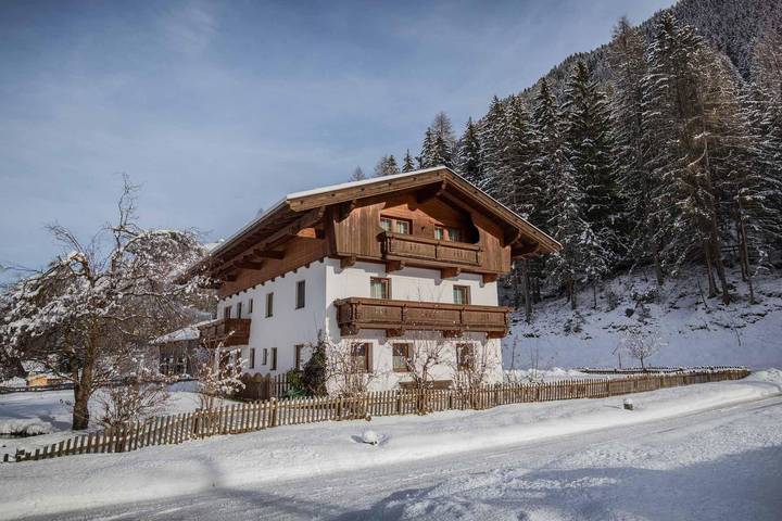 Ferienwohnung für 3 Personen, mit Balkon und Terrasse sowie Garten und Pool in Neustift im Stubaital - 2