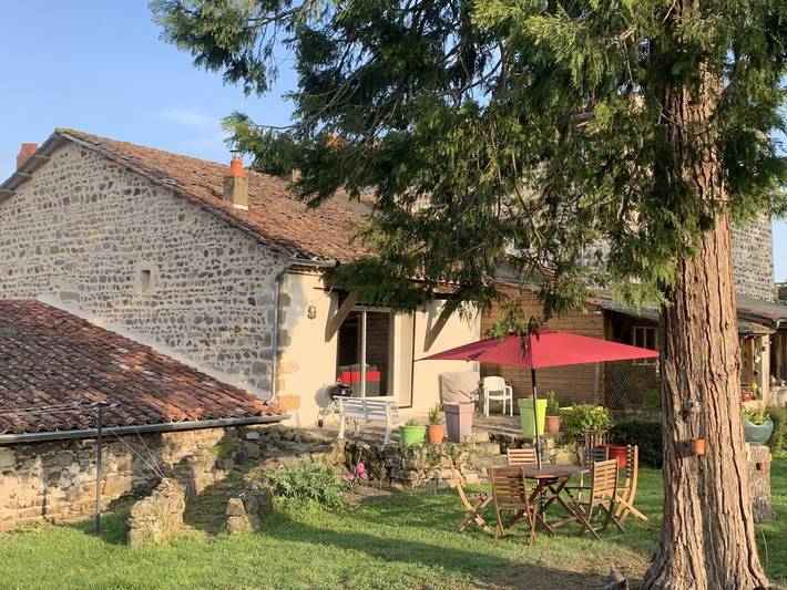 Gîte pour 6 personnes, avec jardin ainsi que terrasse et piscine dans Parc Naturel Régional Livradois-Forez - 2