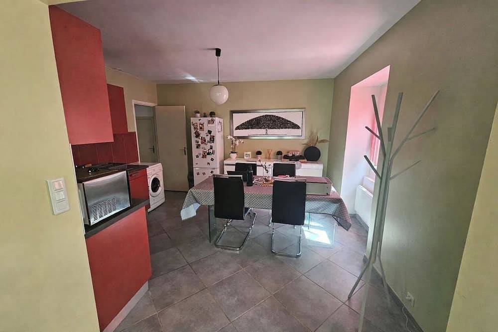 Ganze Wohnung, At Emilien & Charline's: Single-Story Apartment in Cransac, Aveyron