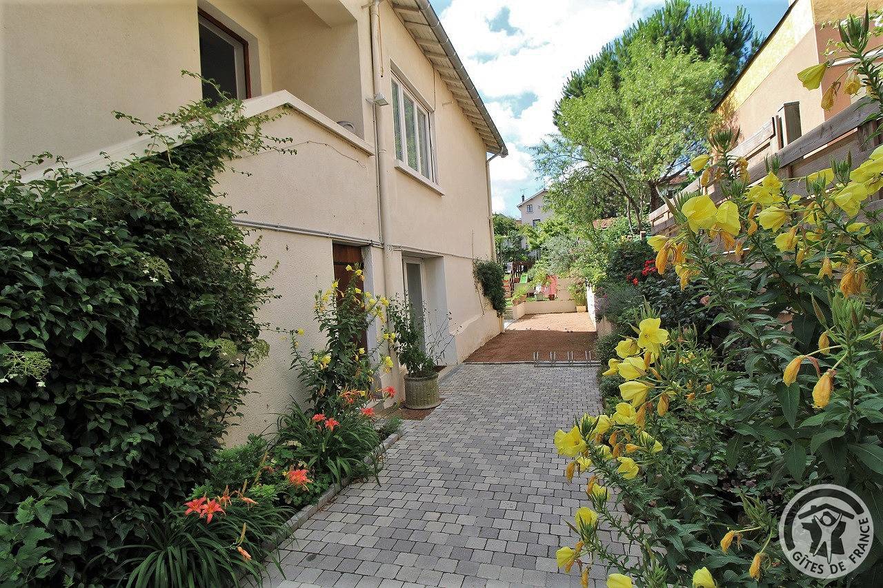Gîte für 4 Personen mit Garten in Oullins, Rhône