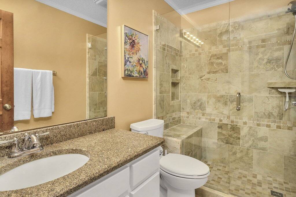 Big water Lake Wylie views on quiet cove, private acre property near Belmont in Gaston County