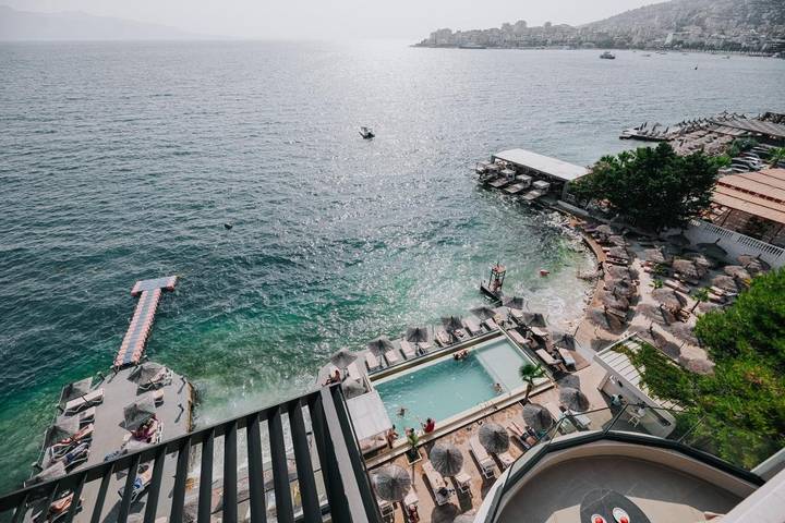 Hôtel pour 2 personnes, avec Balcon et Terrasse ainsi que Piscine et Vue dans Vlorë