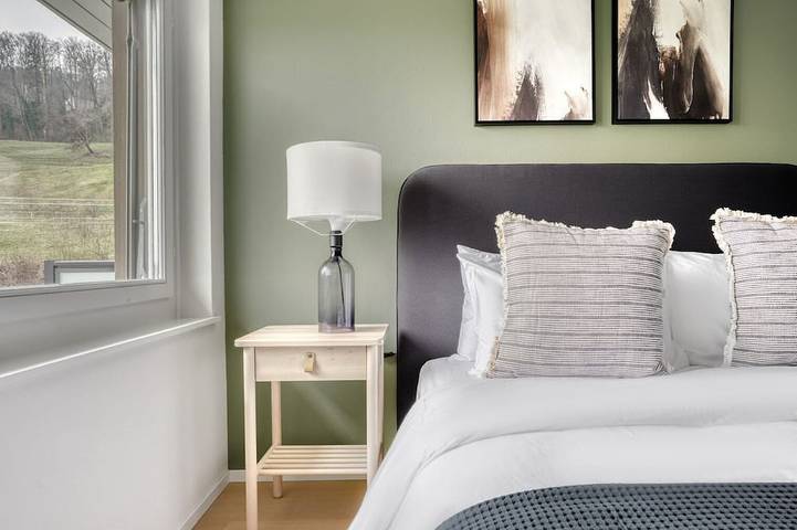 Ganze Wohnung, Elegant Horgen 3 Room w/ Storage, 5 min to Market, by Blueground in Käpfnach, Horgen