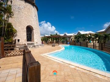 Gîte pour 3 personnes, avec jardin ainsi que terrasse et piscine dans Plage de Bois Jolan