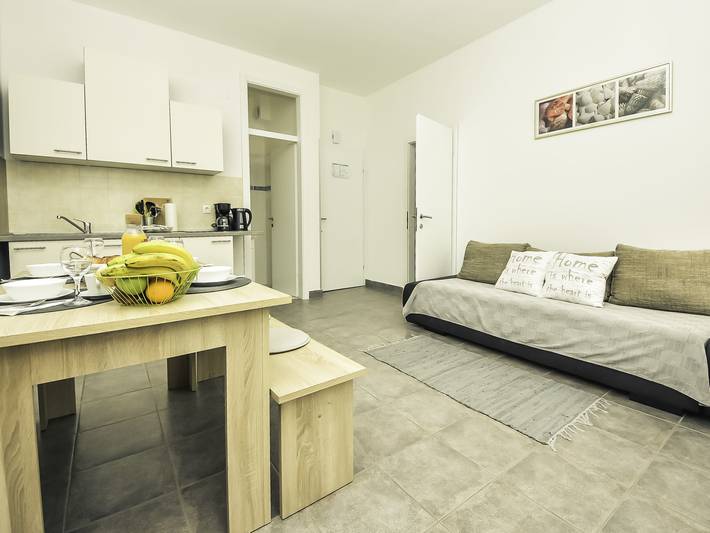 Gîte pour 4 personnes, avec balcon, animaux acceptés à Karlobag - 3