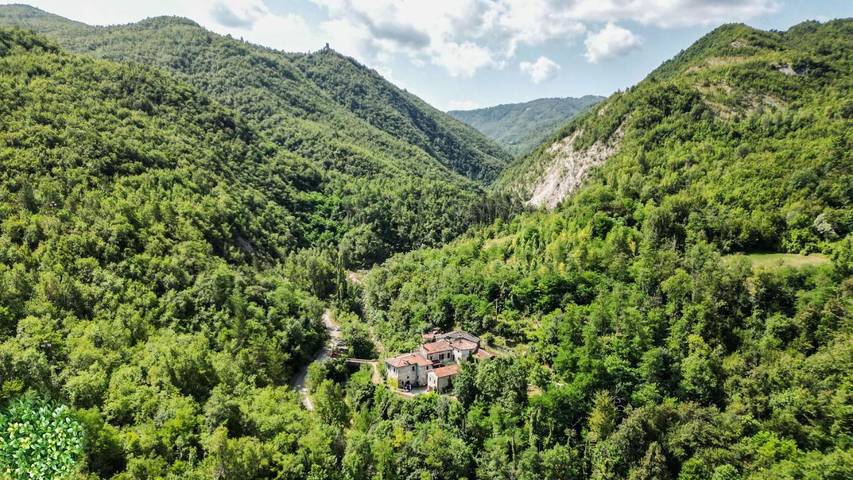 Location de vacances pour 2 personnes, avec jardin ainsi que vue et terrasse, adapté aux familles à Bettola - 2