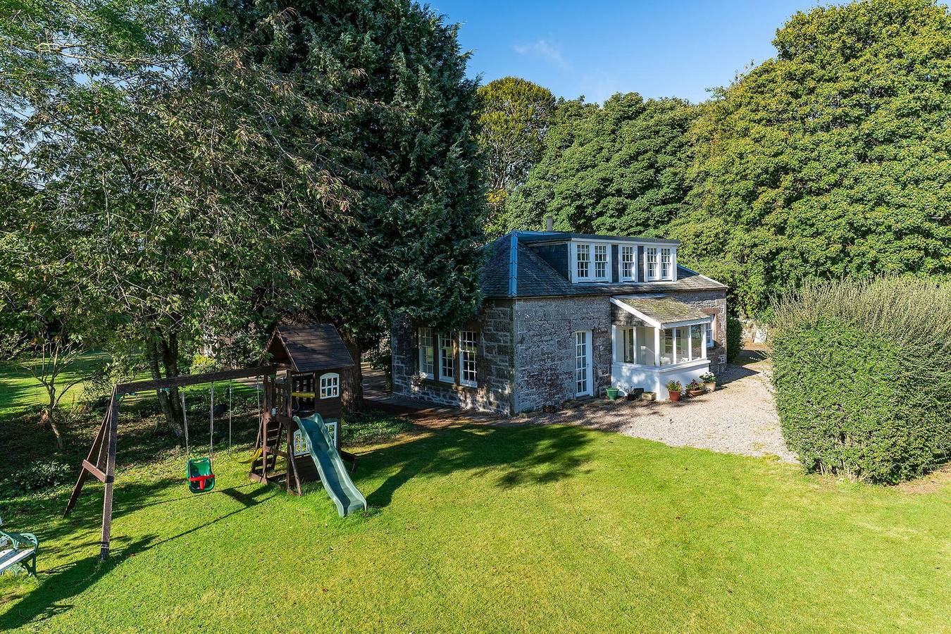 Kirkgate Cottage - 2 Bed Secluded Spot in Angus