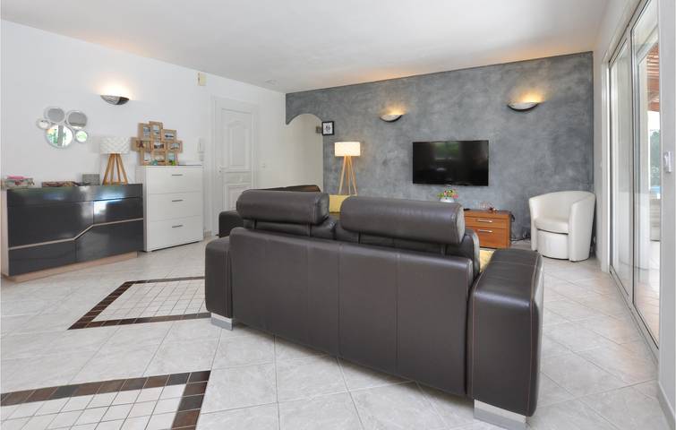 Charmante 130qm Wohnung: Parkplatz, Pool, Terrasse, Internet in Saint-Cézaire-sur-Siagne, Cannes und Umgebung