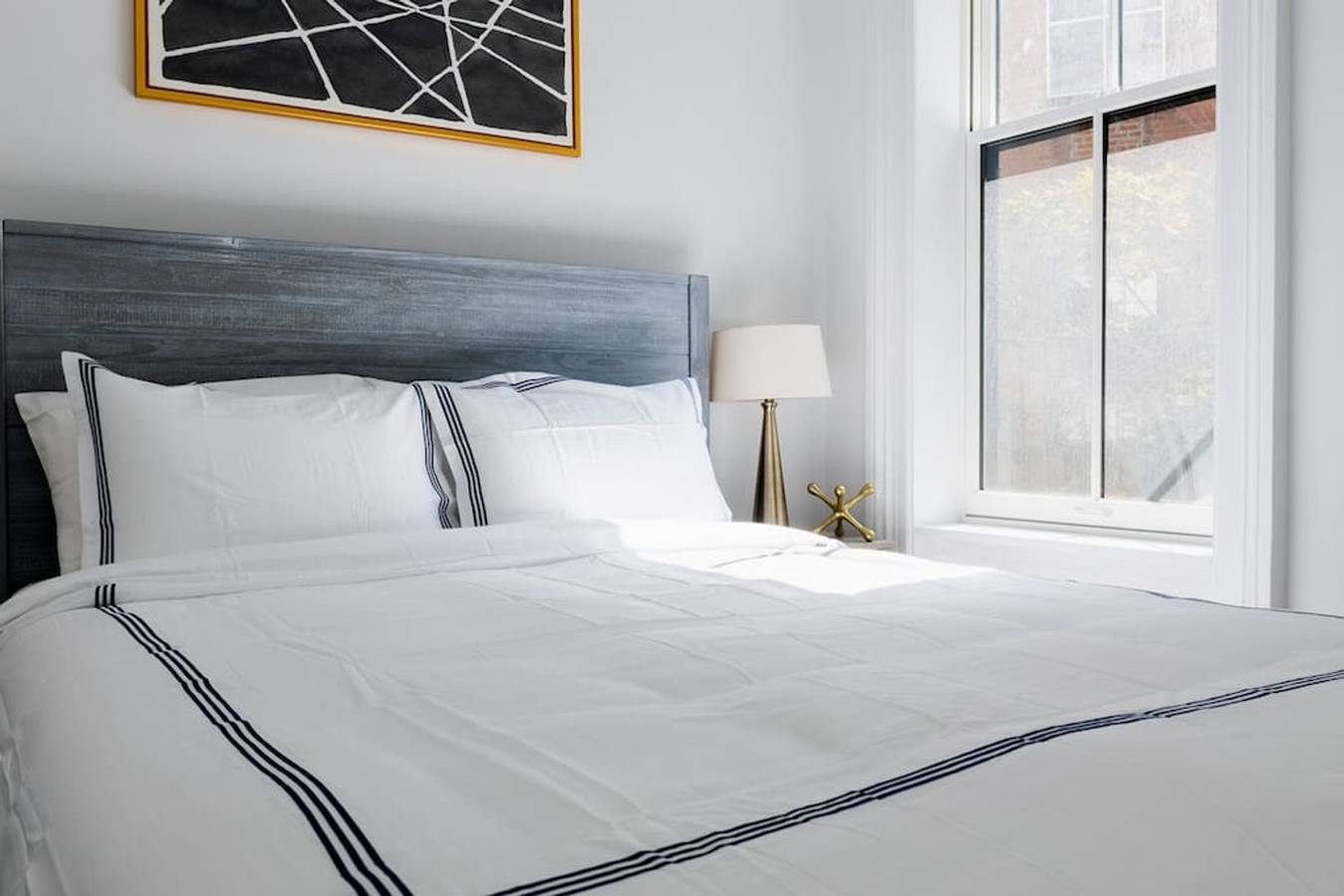 Entire apartment, E10-2 Designer East Village Townhouse 1Br W D in Manhattan, New York City