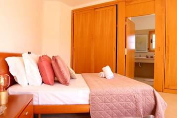 Villa for 10 People in Alvor, Faro District, Photo 2