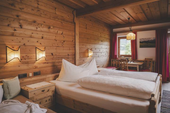 Geheel vakantieappartement, Driepersoonskamer, douche, Wc, balkon in Söll, Kaisergebirge