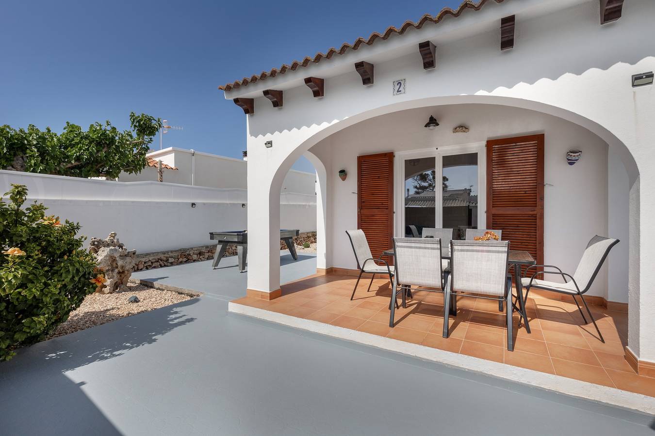 Villa Rose com churrasqueira, mesa de bilhar, piscina e canais internacionais por satélite in Cala Blanca, Ciutadella de Menorca
