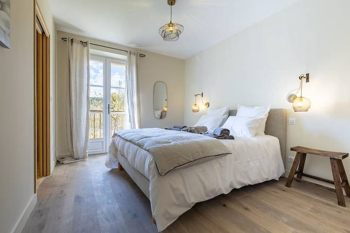 Location de vacances pour 8 personnes, avec jacuzzi et terrasse à Caseneuve - 3