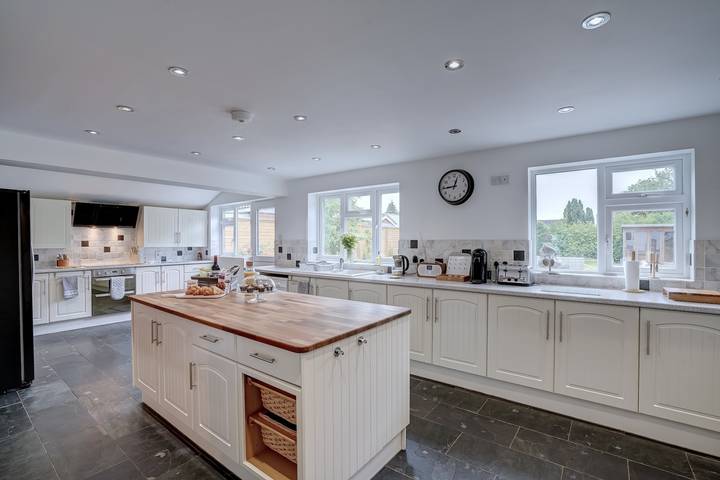 Beach house for 8 people, with garden and ocean view, child-friendly in Norfolk