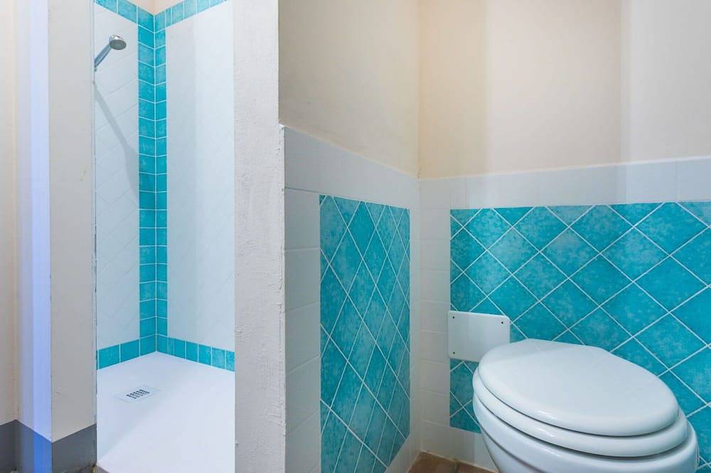 Apartamento entero, Precioso apartamento para 4 personas con A/C, Wifi, piscina, Tv, patio y mascotas permitida in Castiglioncello, Costa Etrusca