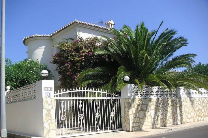 Chalet für 8 Personen, mit Balkon und Garten in Oliva