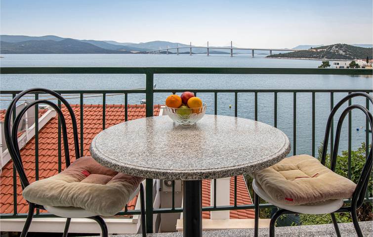 Ganze Ferienwohnung, Gemütlich, 1,5 km vom Strand entfernt: WLAN, Klimaanlage & Parkplatz – der perfekte Urlaubsort! in Klek, Dubrovnik-Neretva
