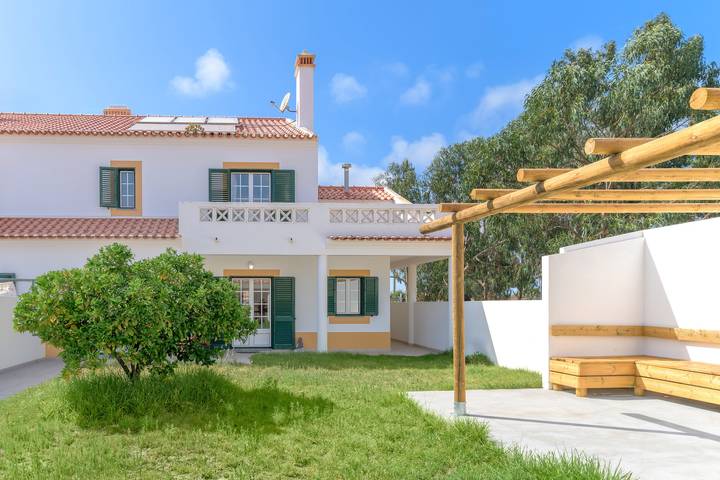 Casa de férias para 8 pessoas, com jardim e varanda, com animais de estimação em Vila Nova de Milfontes