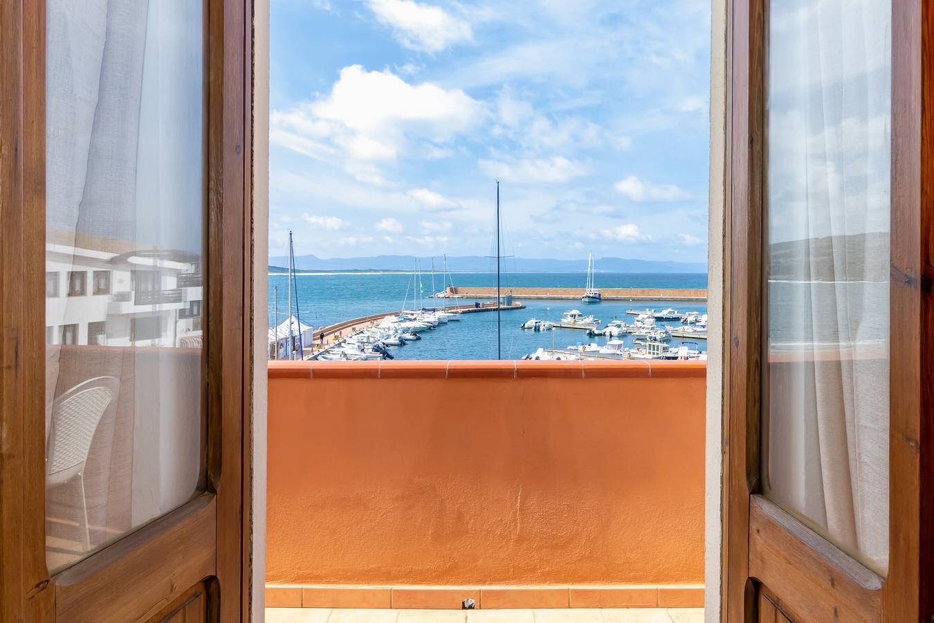 Ganze Wohnung, Apartment "Casa Spiaggia Molo 2" auf der Isola Rossa mit Meerblick und Balkon in Trinità d'Agultu e Vignola und Umgebung, Olbia-Tempio