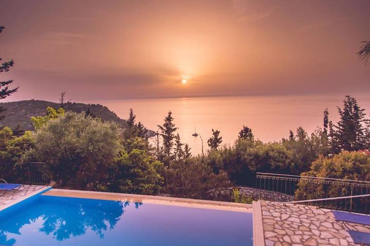 Villa voor 9 personen, with zwembad and tuin as well as uitzicht, met huisdier in Agios Nikitas