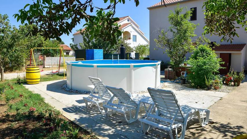 Ferienwohnung für 8 Personen, mit Pool und Terrasse