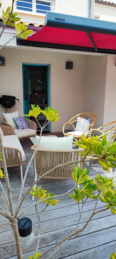 Location de vacances pour 6 personnes, avec piscine et jardin à Arces - 2