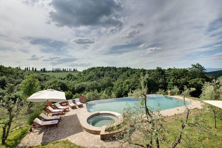 Appartamento per 12 persone, con Balcone e Idromassaggio nonché Giardino a San Casciano in Val di Pesa