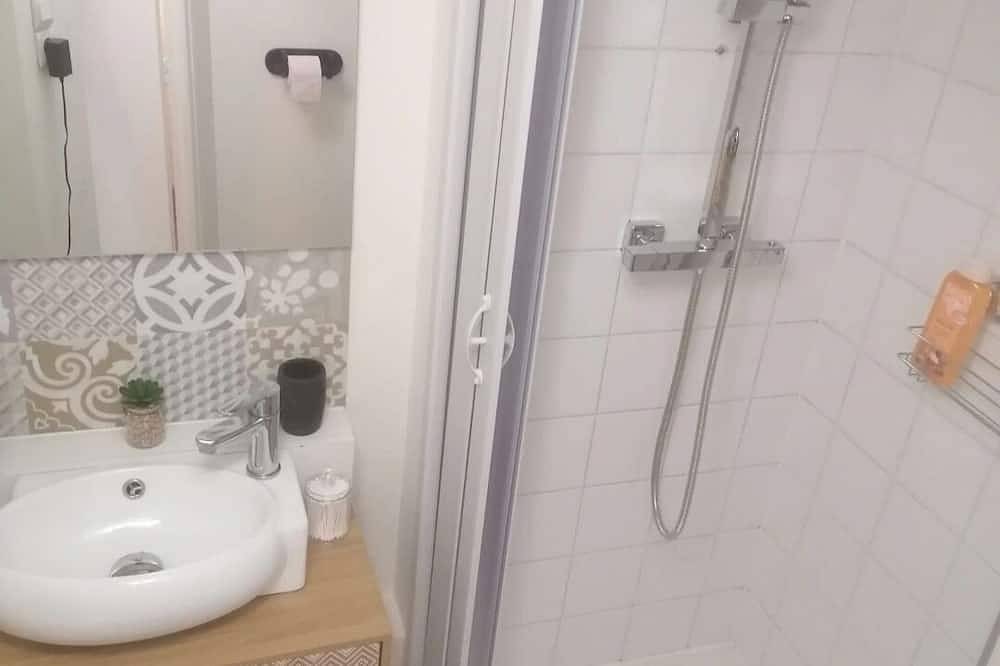 Entire apartment, Cosy, quiet apartment in the center of Le Mans, near the 24-hour racetrack train station. in Le Mans, Sarthe
