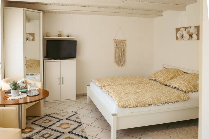 Zimmer 'Doppelzimmer 3' mit Privatterrasse und Wi-Fi in Wasserburg (Bodensee), Bayerisch Schwaben