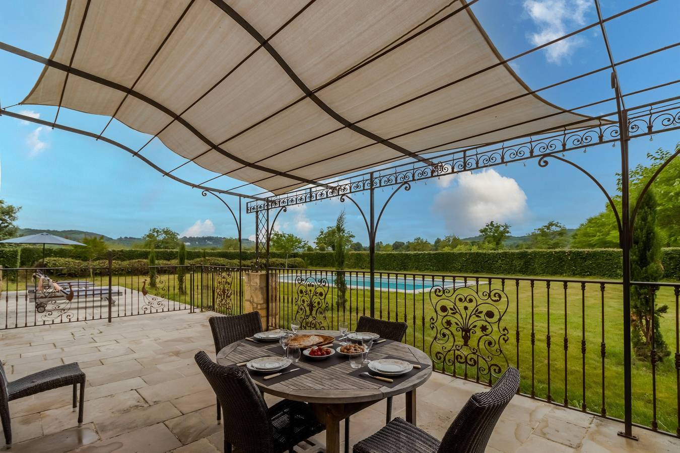 Villa 'Demeure Au Coeur De La Nature' con piscina privada, terraza y Wi-Fi in Domme, Périgord Noir