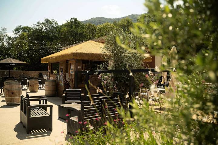 Mobil home pour 6 personnes, avec sauna et vue ainsi que terrasse et piscine, animaux acceptés à Savignac-les-Ormeaux - 4