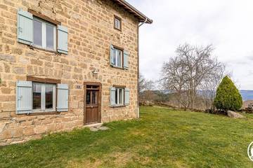 Gîte pour 6 personnes, avec jardin et balcon à Marsac-en-Livradois