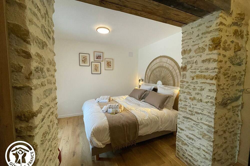Gîte Vendée avec Spa et Terrasse in Les Pineaux, Région de La Roche-sur-Yon