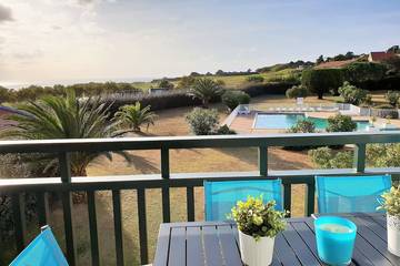 Gîte pour 6 personnes, avec terrasse ainsi que piscine et jardin dans Golf d'Ilbarritz