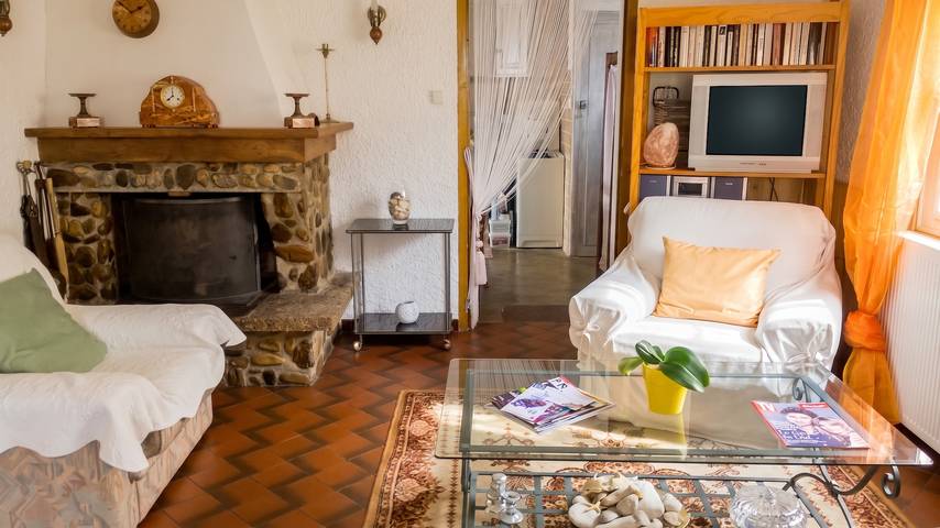 Gîte pour 2 personnes, avec Terrasse dans Collongues