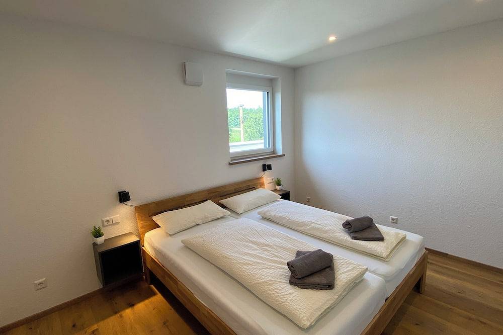 Ganze Wohnung, Frisch renovierte Ferienwohnung Hopfenblick 100qm 6 Personen Dachterasse in Tettnang, Region Bodensee-Oberschwaben